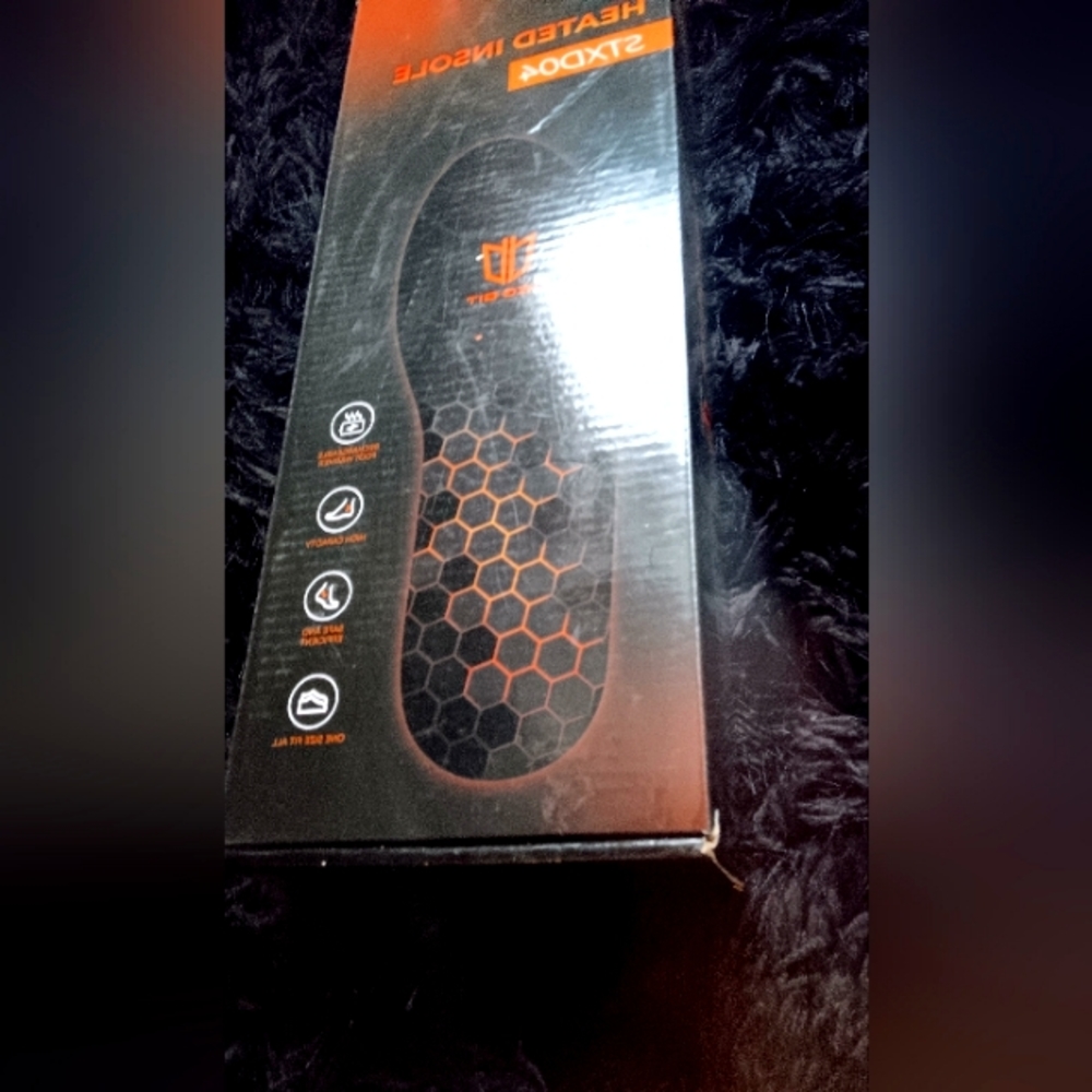 Lithium-ion rechargeable heated insoles